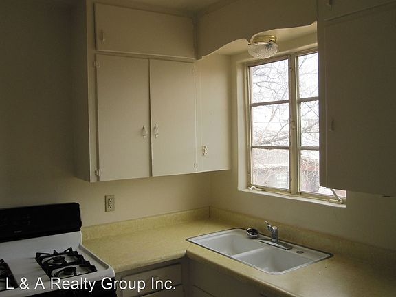 4th image of 105 S Bayard St