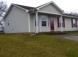 1061 Shadow Ridge Ave, Oak Grove, KY 42262