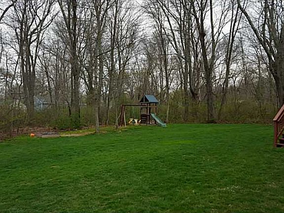 5th image of 71 Birchwood Dr