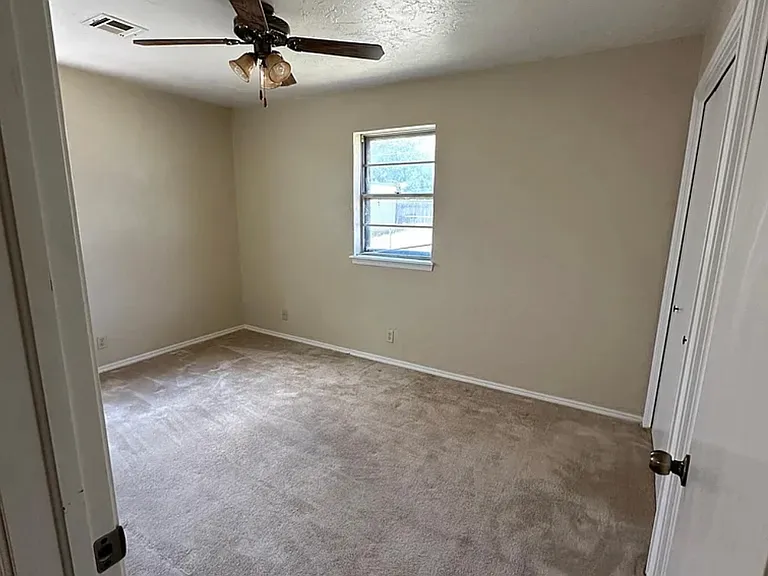 421 S Meadow Ln — Photo 6