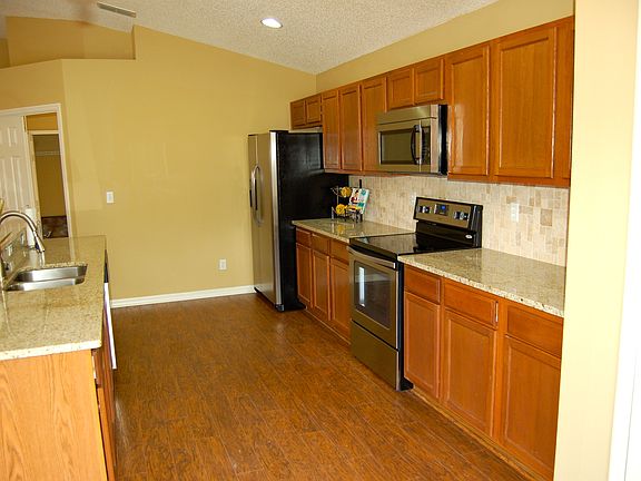 3rd image of 1143 Bluegrass Dr