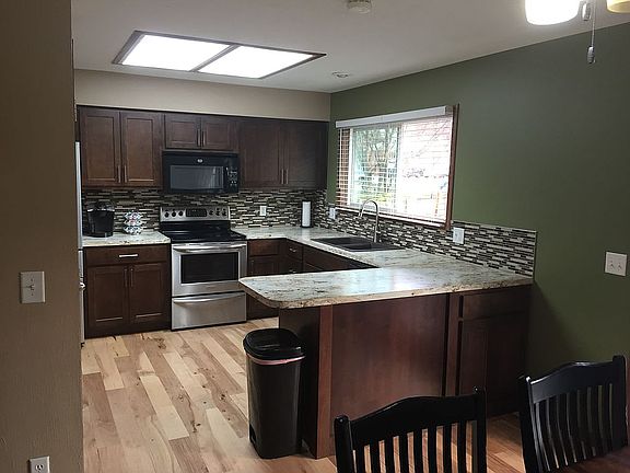 3rd image of 16 Elmwood Cir