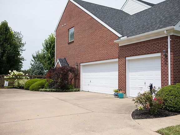 3rd image of 555 Savannah Dr