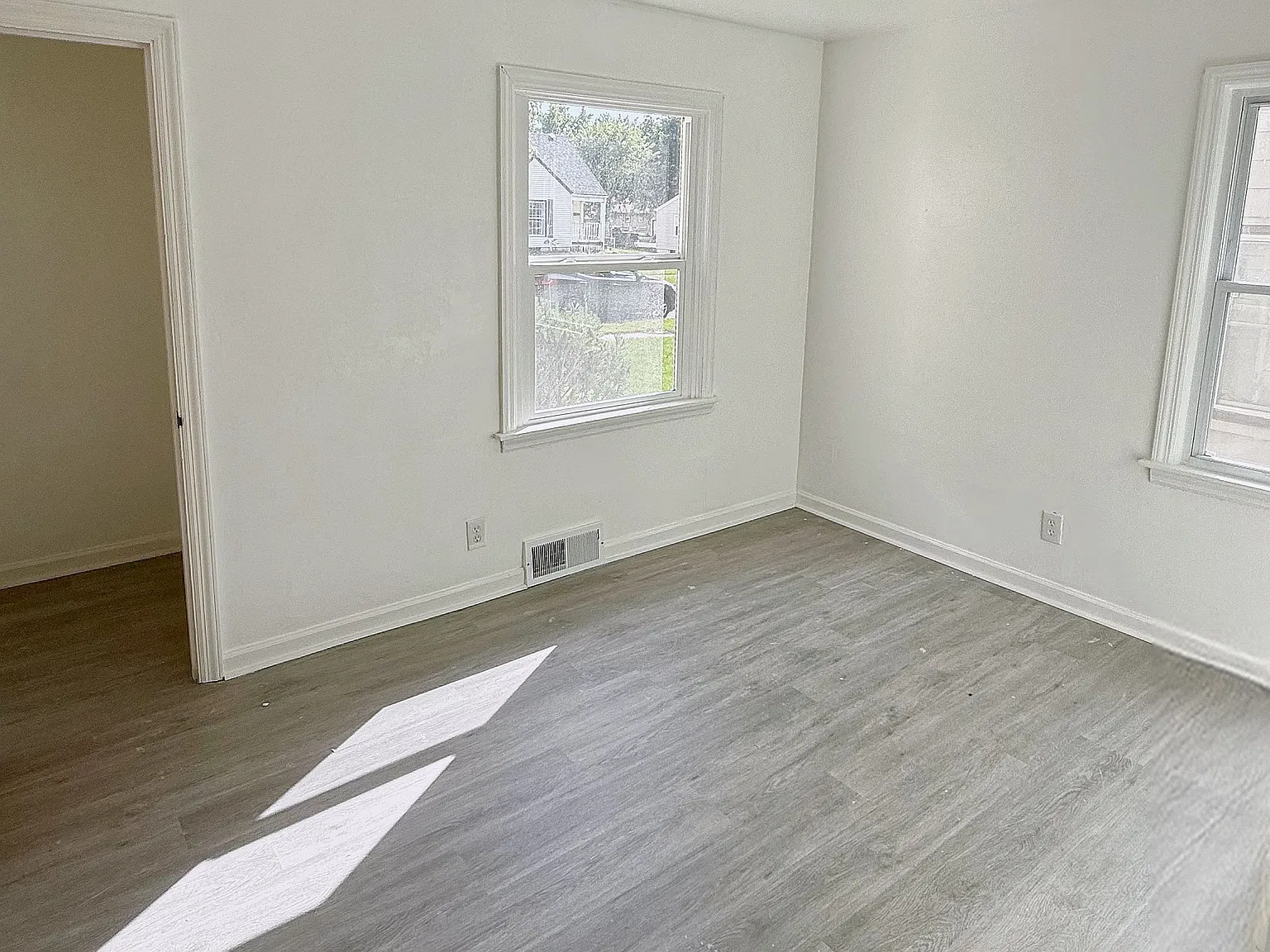 3 bed, 2.0 bath, 1109 sqft, $1,900 — Photo 3