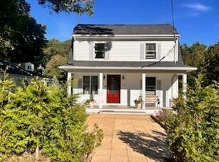 26 County Rd, Freetown, MA 02717