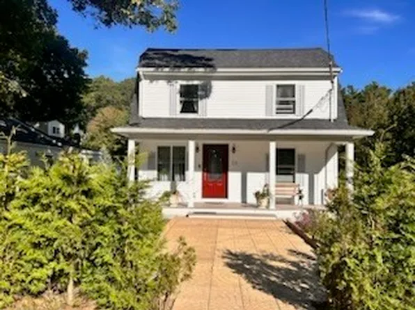 26 County Rd, Freetown, MA 02717