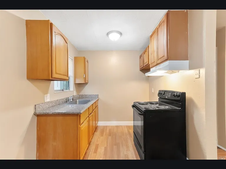 164 Denton Ct #B — Photo 13