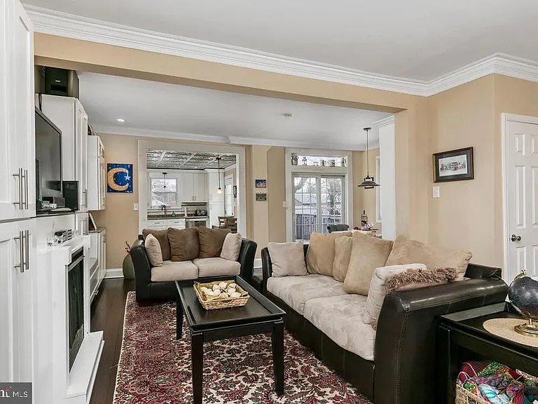 205 Douglass Ave — Photo 6