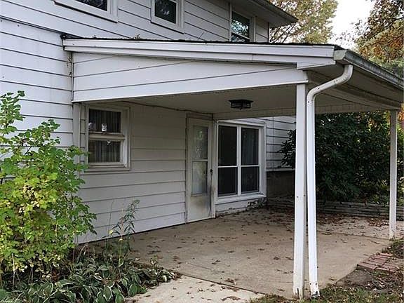 2nd image of 734 Crestwood Ave