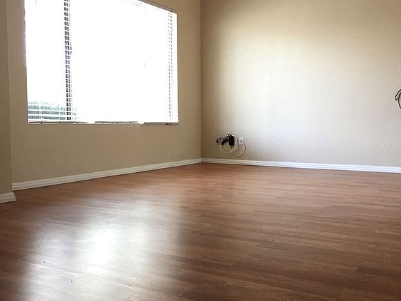 4th image of 56279 Buena Vista Dr APT 16
