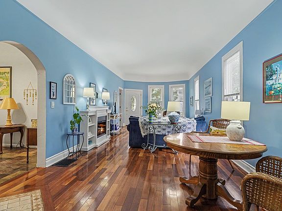5th image of 2135 6th St