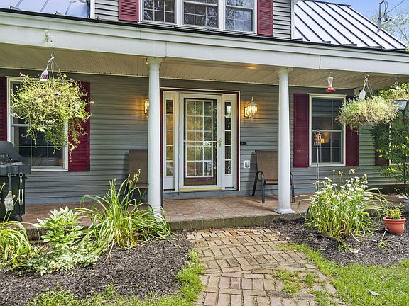 2nd image of 5 Knoll Avenue