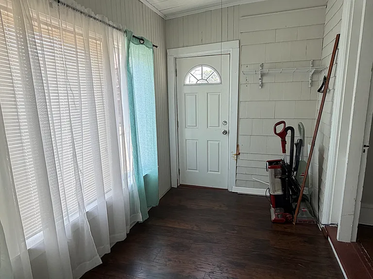 91 E Main St #1 — Photo 9