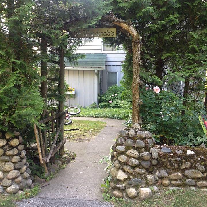 1st image of 1136 N Greene Ln