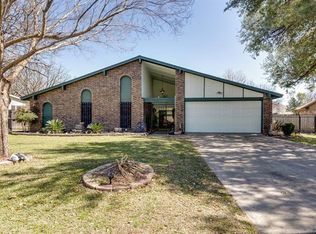 7016 Stoneridge Dr, North Richland Hills, TX 76182
