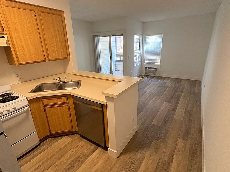 3950 Cleveland Ave #103 — Photo 3