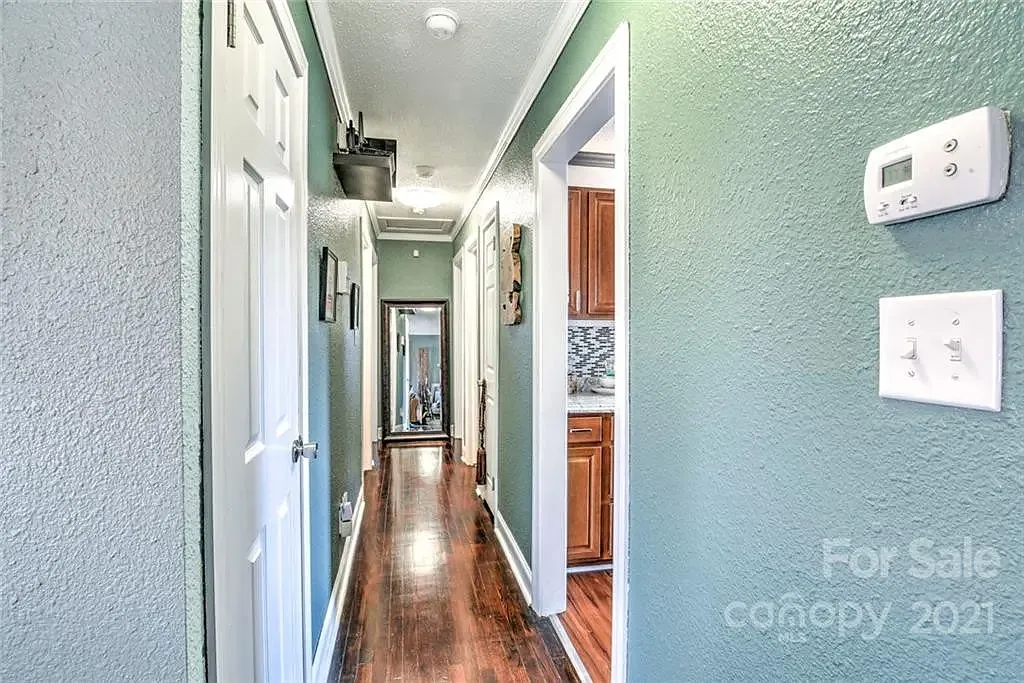 3 bed, 1058 sqft, $1,850 — Photo 3