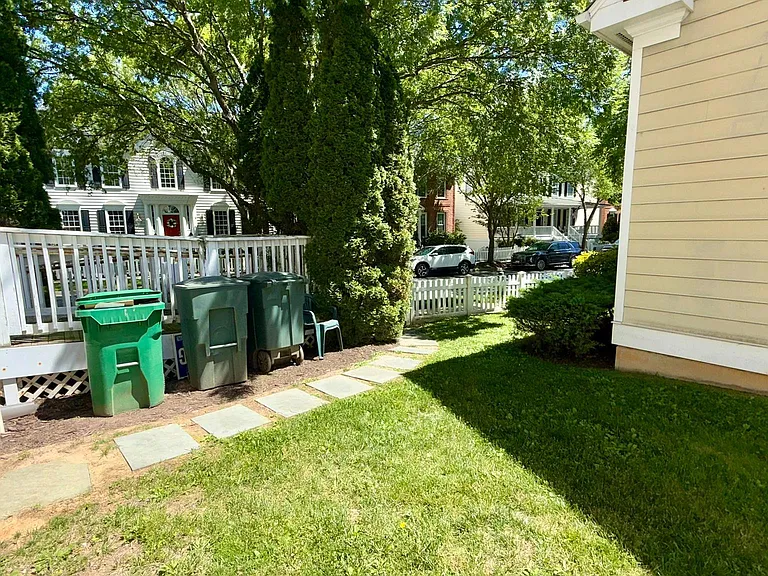 817 Linslade St #LL — Photo 3