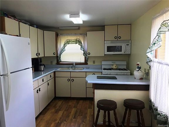Kitchen2.jpg