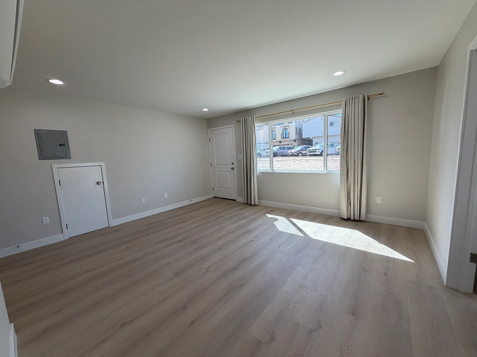 2 bed, 710 sqft, $3,450 — Photo 4