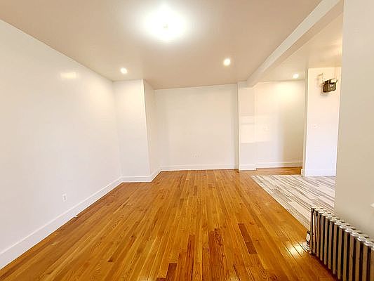 4th image of 1 E 213th St #4D