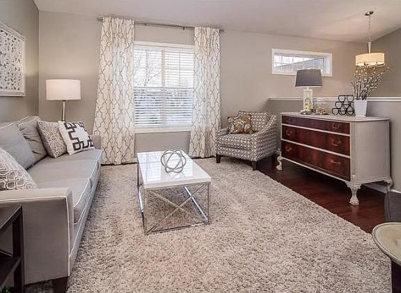 2nd image of 809 Sunrise Ln