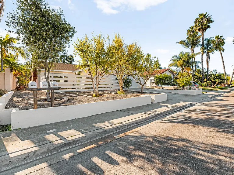 2039 Village Wood Rd — Photo 40
