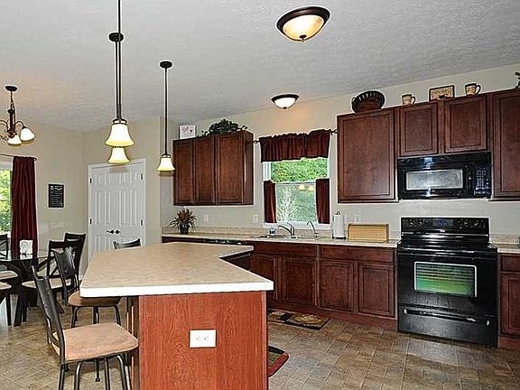 3rd image of 16150 Howden Dr