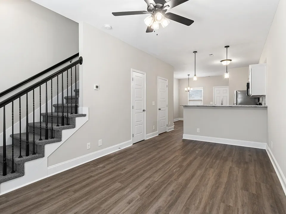 203 Copeland Rd #6