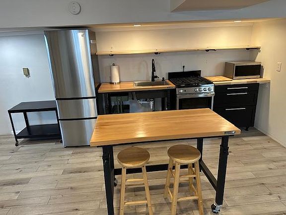 4th image of 1623 W Lake St APT B1