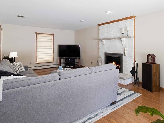 5th image of 6 Pleasant Hill Rd