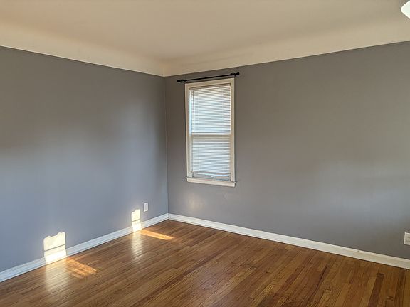 Living room, freshly painted and ready for you!