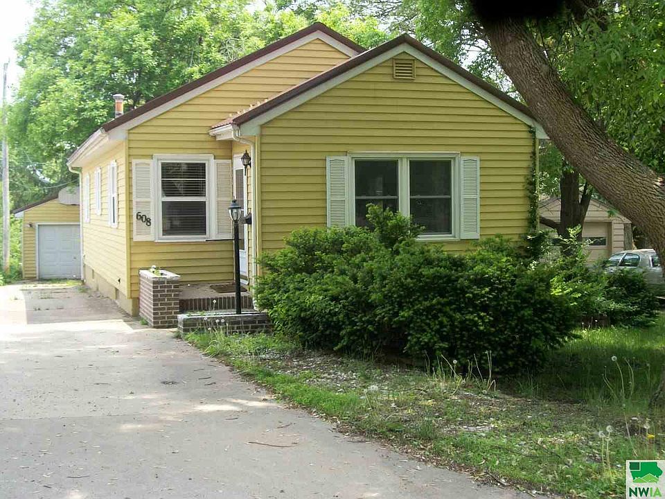 2nd image of 608 Park Ave