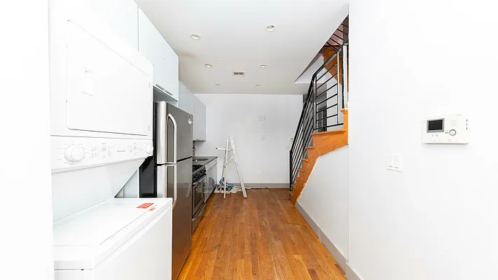 Rented by Nooklyn NYC LLC | media 27