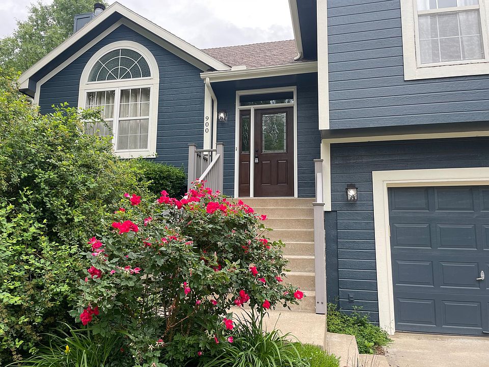 1st image of 900 Ash Dr