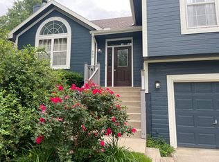 900 Ash Dr, Smithville, MO 64089