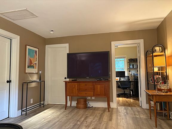 4th image of 2190 Saint James Dr