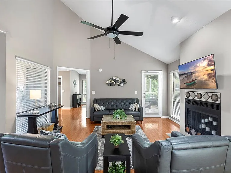 11520 Galleria Dr — Photo 6
