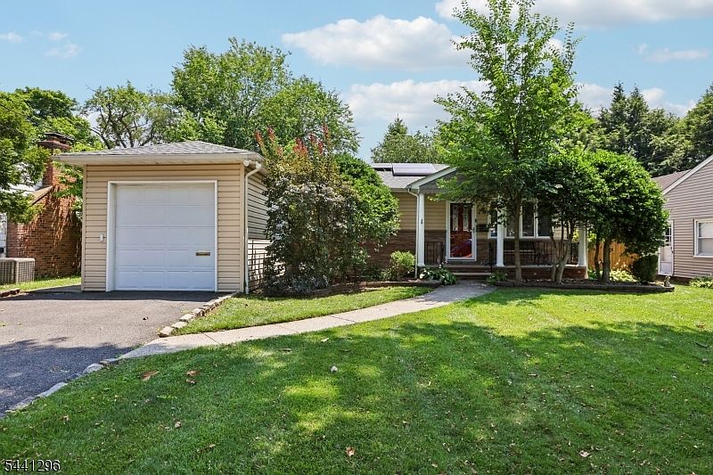 1st image of 28 Warwick Cir