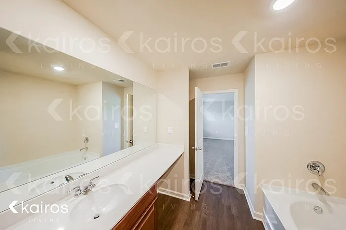 1139 Freedom Pkwy — Photo 8