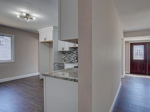 3rd image of 14 Surrey Rd