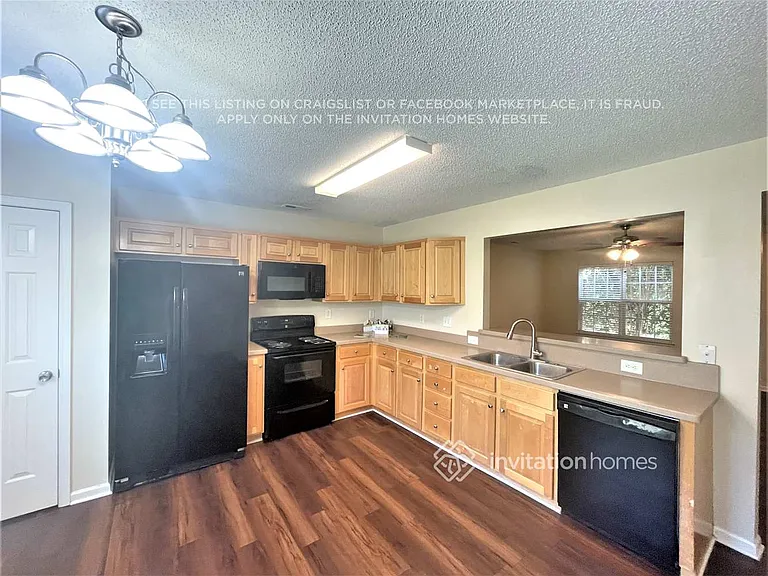 942 Ramsgate Dr SW — Photo 5