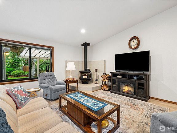 3rd image of 4627 Indian Summer Drive SE