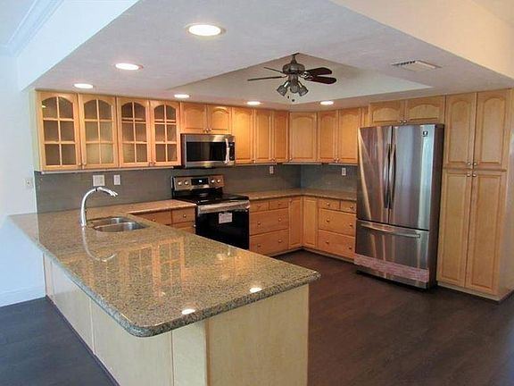 3rd image of 1921 NE 29th St #1
