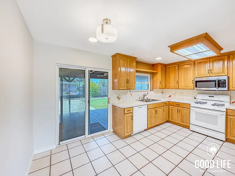 6415 Richard St — Photo 4