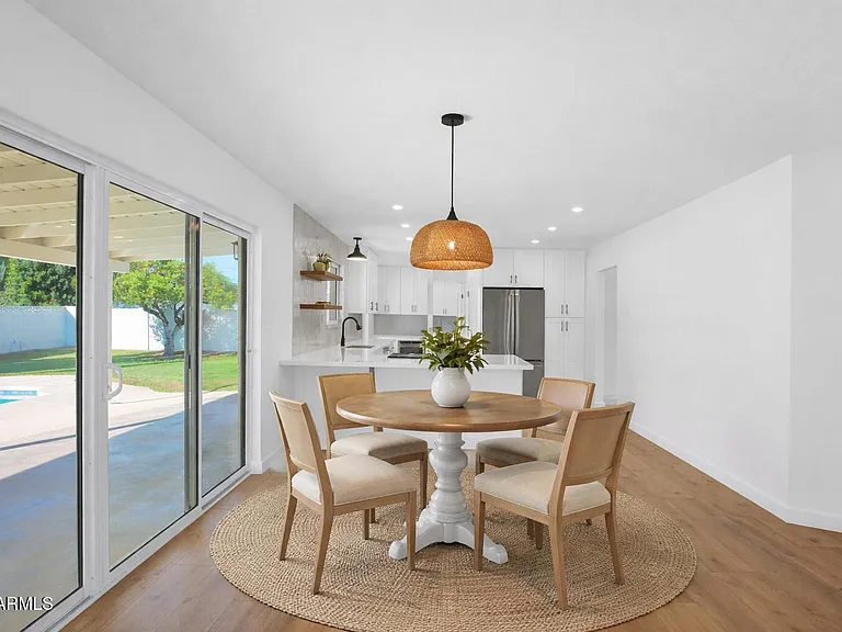 501 W Seldon Ln — Photo 13