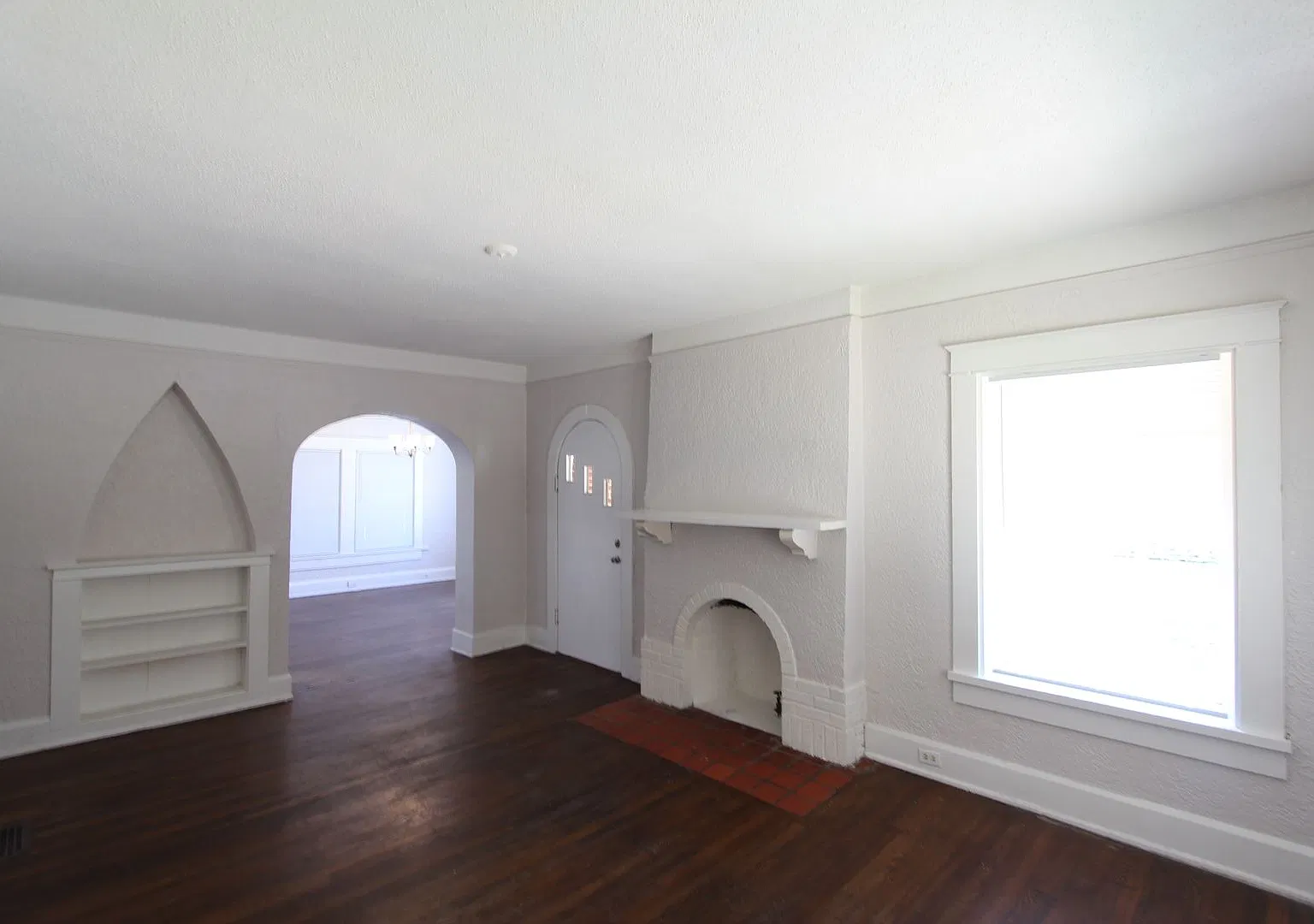 New On The Market! - 4BR 2BA - Better Hurry To See This One!! — Photo 3
