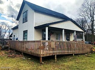 1082 E James St, White Cloud, MI 49349