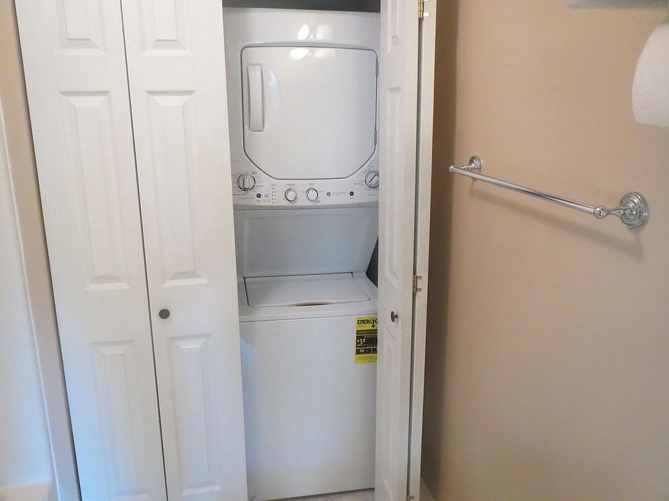 washer/dryer in master bath closet