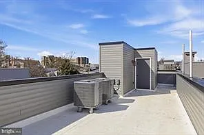 Building Photo - 2146 N Franklin St #3